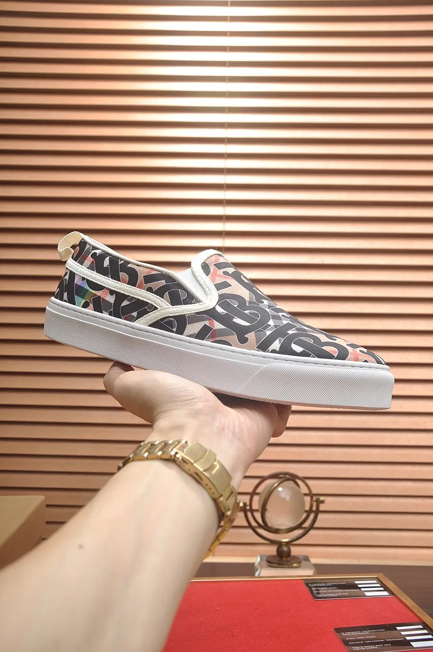Men's shoes 💰400💶【Burberry】Classic low-top sneakers｜Imported cowhide with classic plaid fabric｜Sheepskin lining｜Original outsole｜Fine workmanship and comfortable to wear Size: 38-44 (customized at 45)